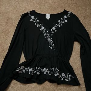 Black detailed floral blouse with waist elastic